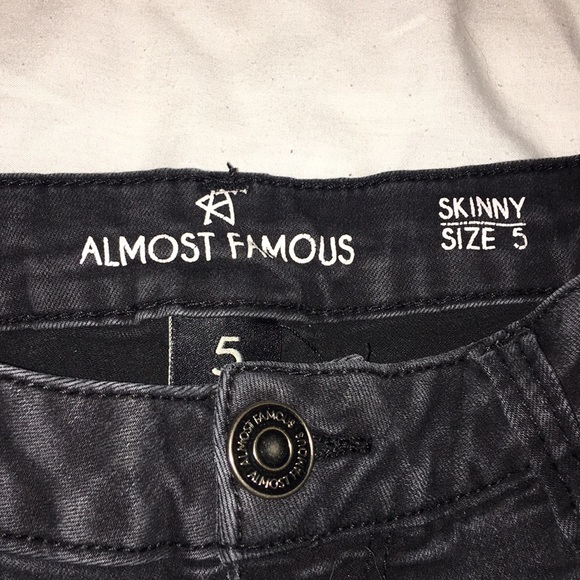 Black Almost Famous Skinny Jeans - Picture 3 of 5